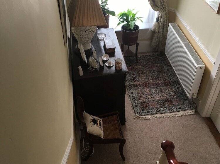 ペンション Gladstone Guesthouse