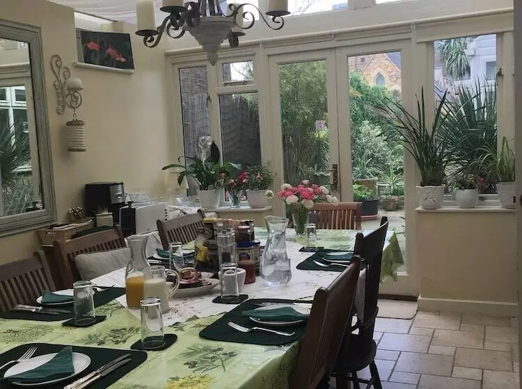 Majatalo Gladstone Guesthouse