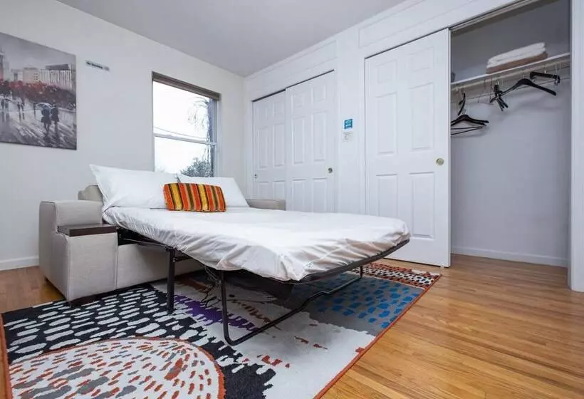 Majatalo Racpanos Modern Stay On Forrest Street