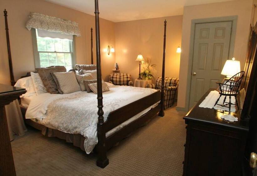 Pineapple Hill Inn Bed & Breakfast