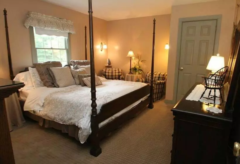 Pineapple Hill Inn Bed & Breakfast