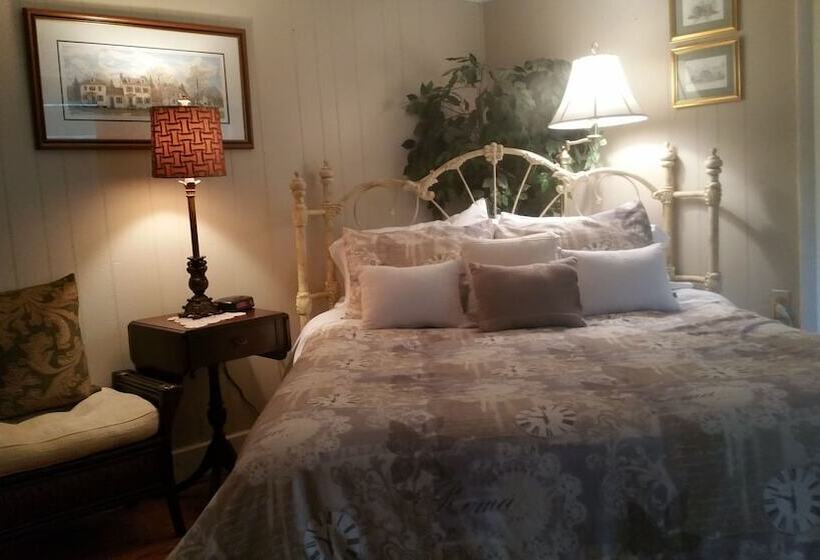 Pineapple Hill Inn Bed & Breakfast