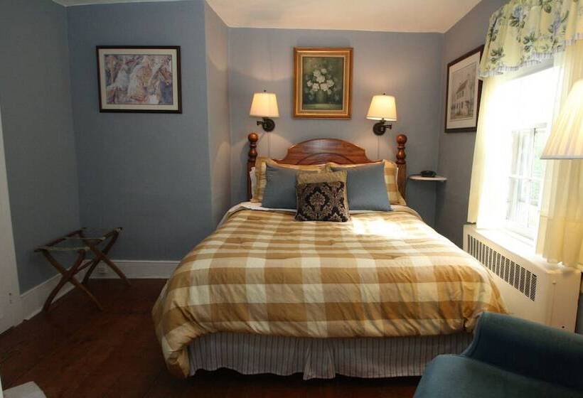 Pineapple Hill Inn Bed & Breakfast