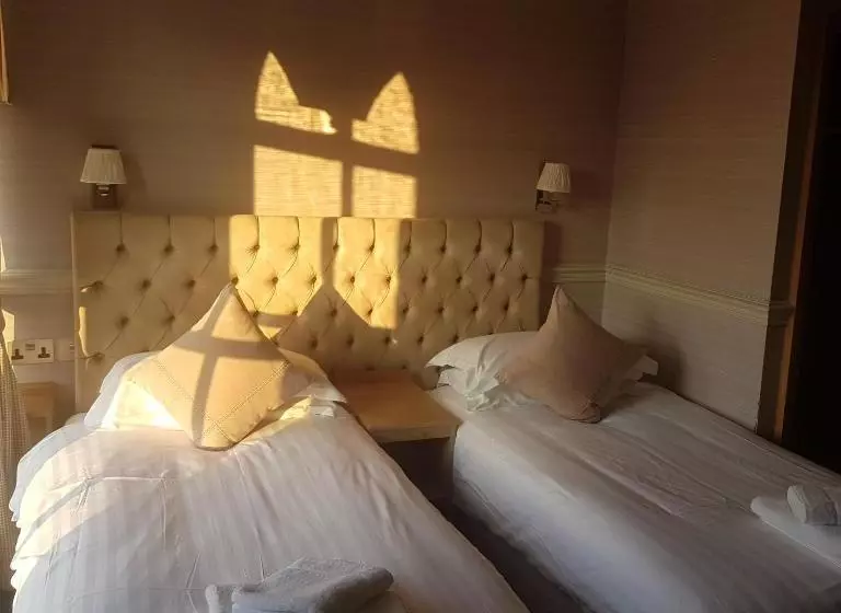 Fox And Pheasant Inn