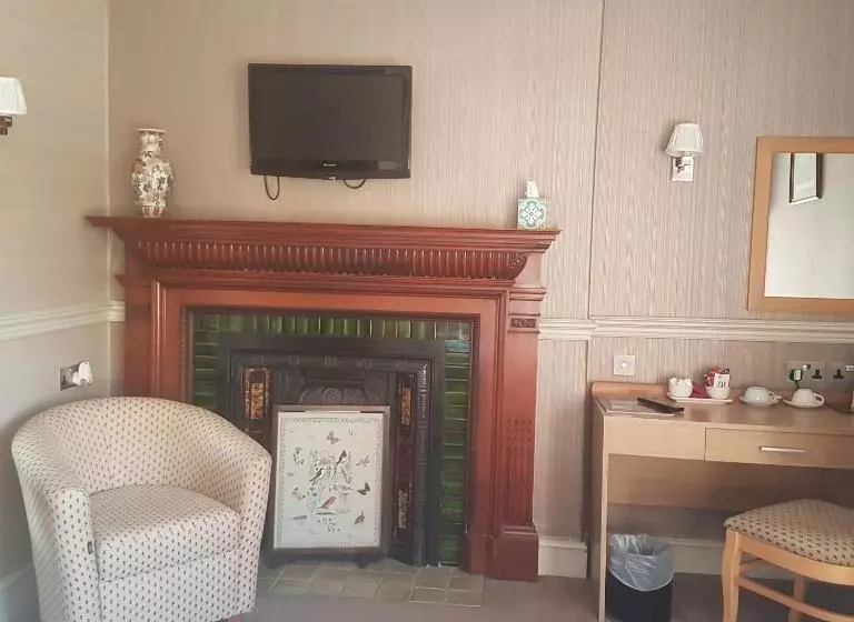 Fox And Pheasant Inn