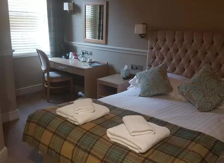 Fox And Pheasant Inn