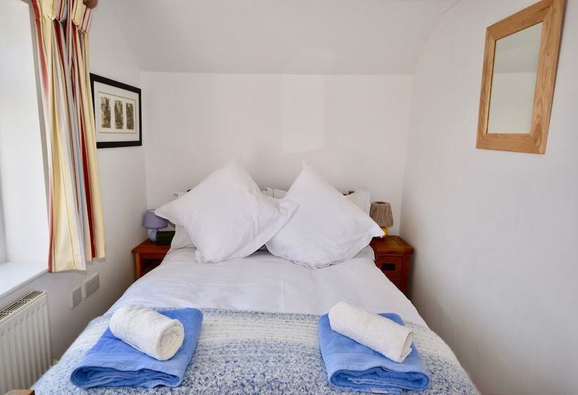 Mulberry Cottage  Cowes