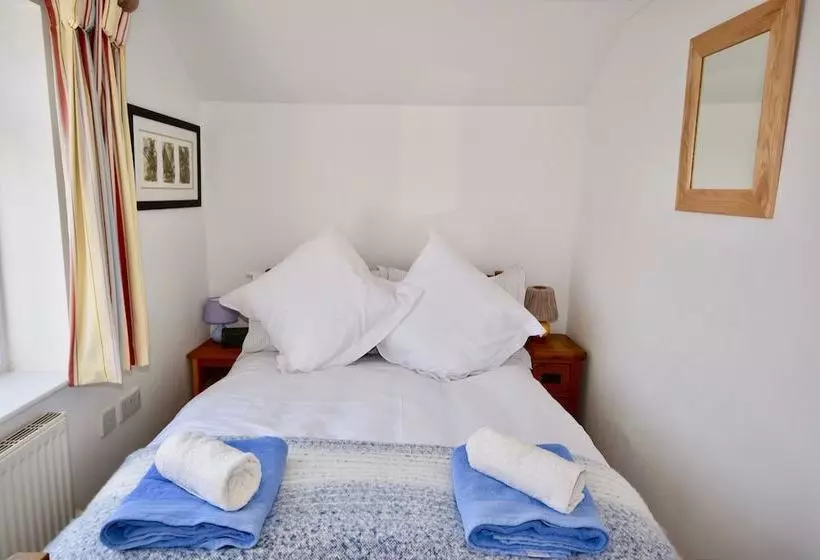 Mulberry Cottage  Cowes