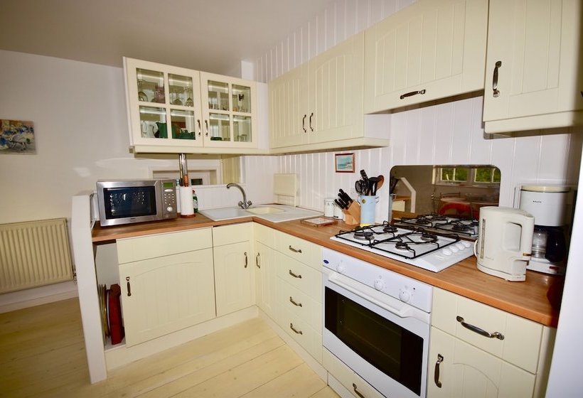 Mulberry Cottage  Cowes