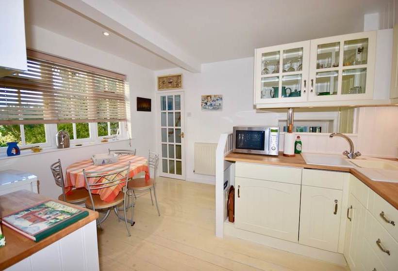 Mulberry Cottage  Cowes