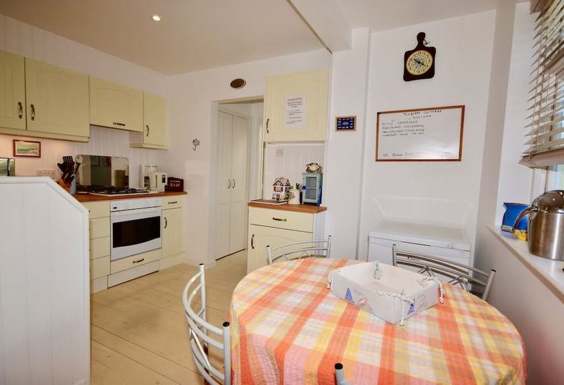 Mulberry Cottage  Cowes