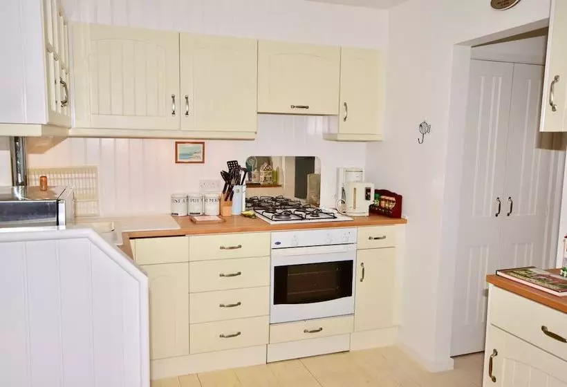 Mulberry Cottage  Cowes
