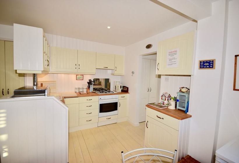 Mulberry Cottage  Cowes