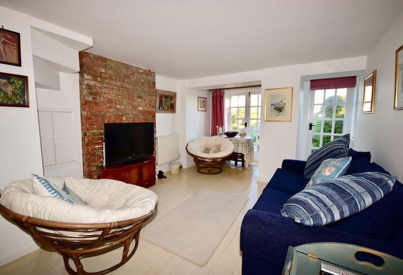Mulberry Cottage  Cowes