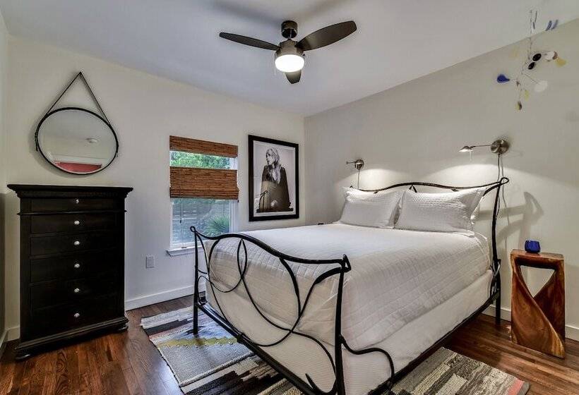 The Eastside Lodge Austin