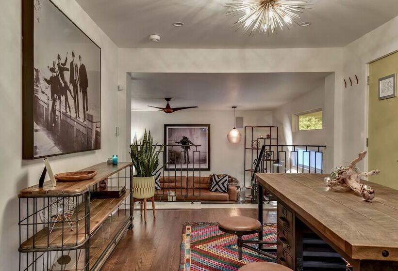 The Eastside Lodge Austin