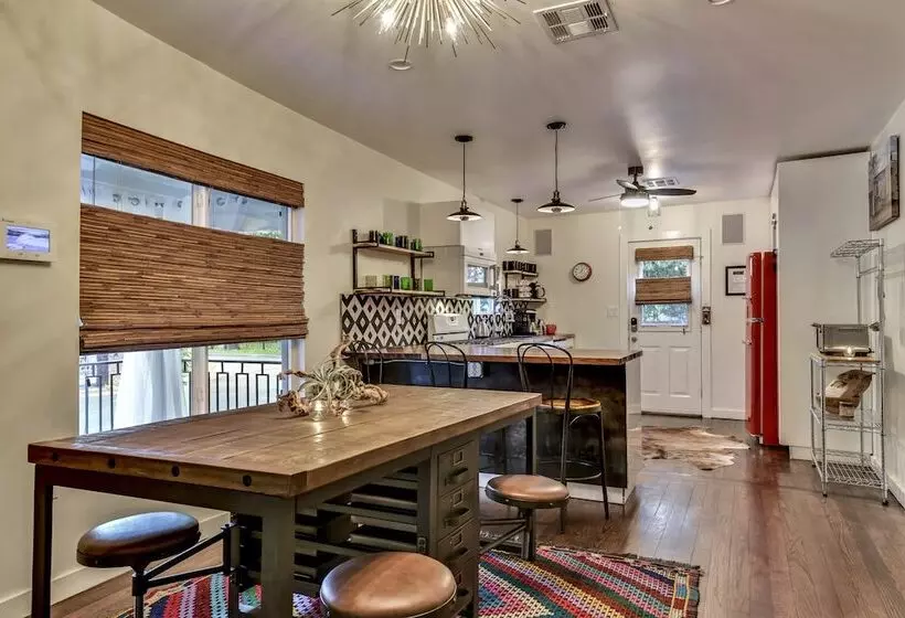 The Eastside Lodge Austin