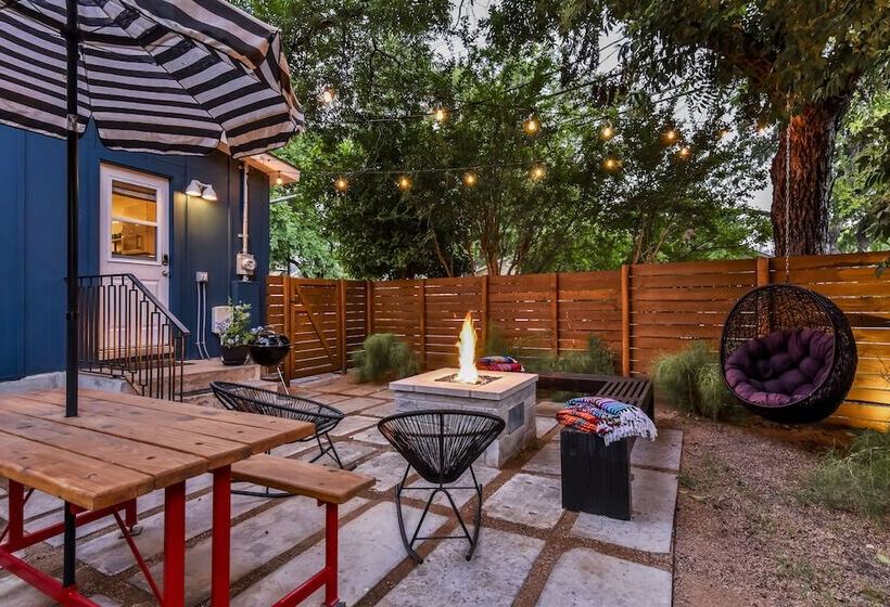 The Eastside Lodge Austin