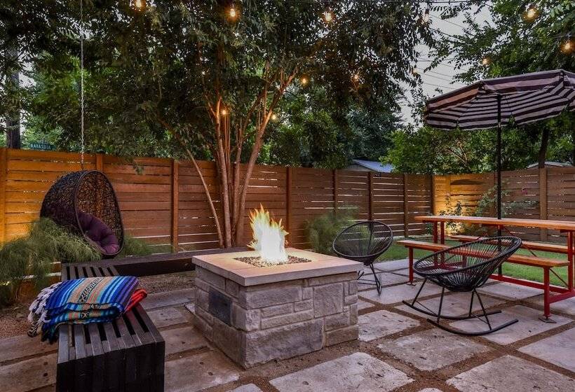 The Eastside Lodge Austin