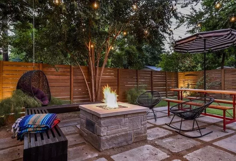 The Eastside Lodge Austin