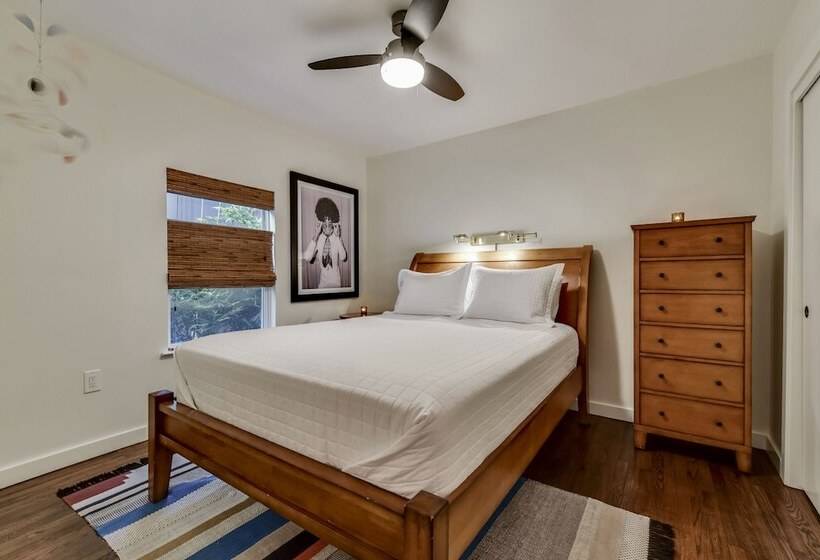 The Eastside Lodge Austin