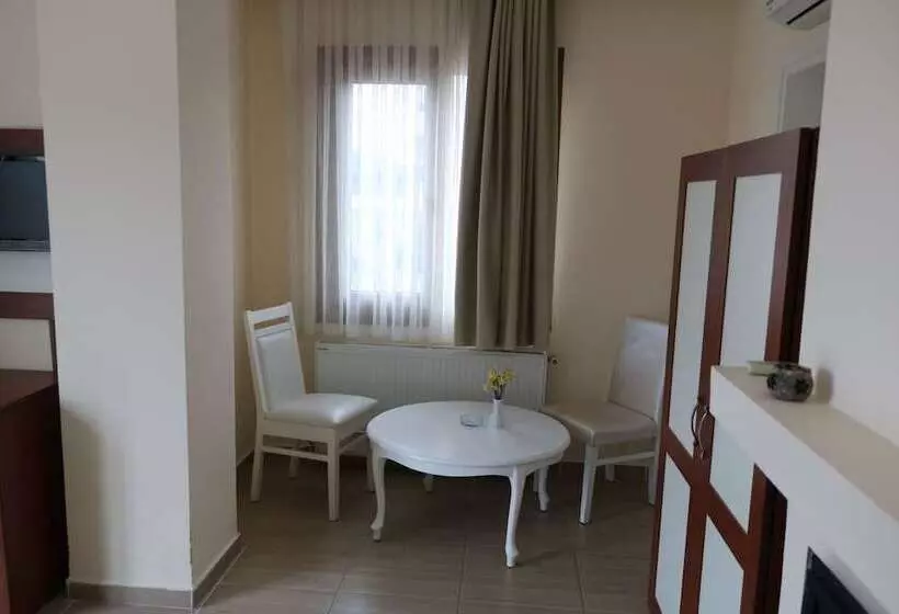 Manolyam Otel