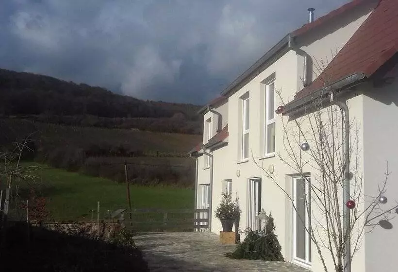 ベッドアンドブレックファースト Aux Vignes