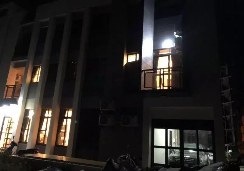 تختخواب و صبحانه Hygge House