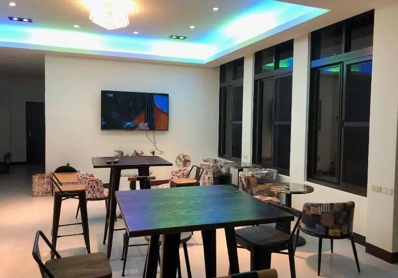 تختخواب و صبحانه Hygge House