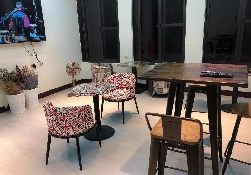 تختخواب و صبحانه Hygge House