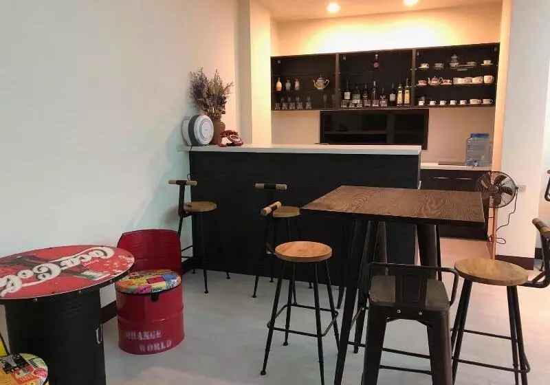 تختخواب و صبحانه Hygge House