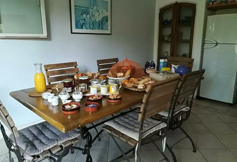 Aamiaismajoitus (B&B) Les Restanques