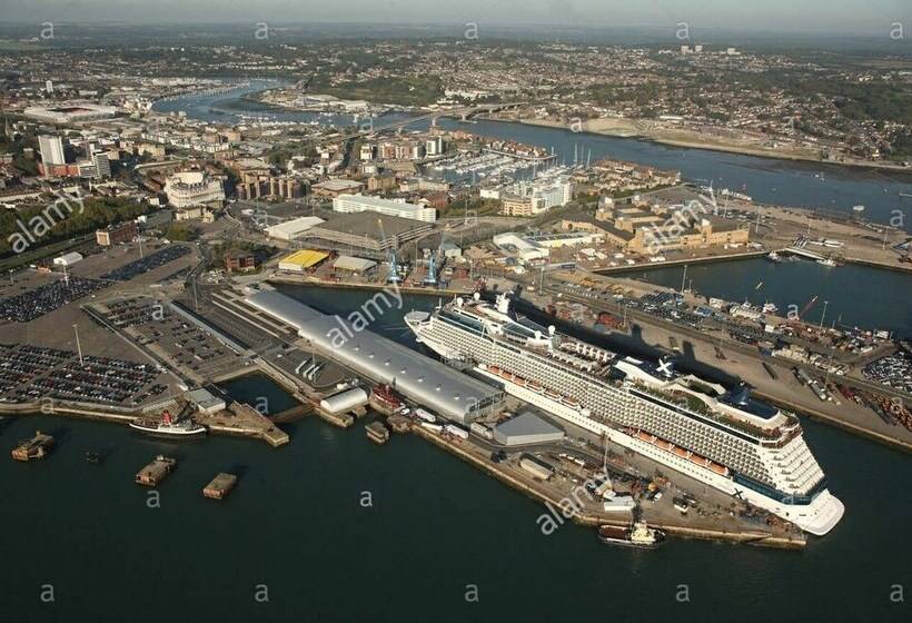 Freemantle Solent Lodge