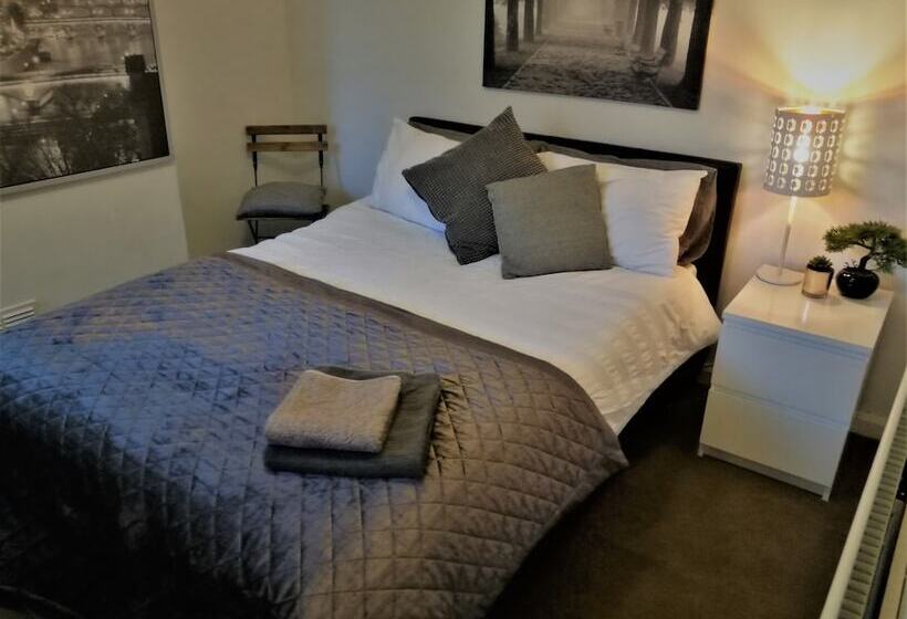 Freemantle Solent Lodge