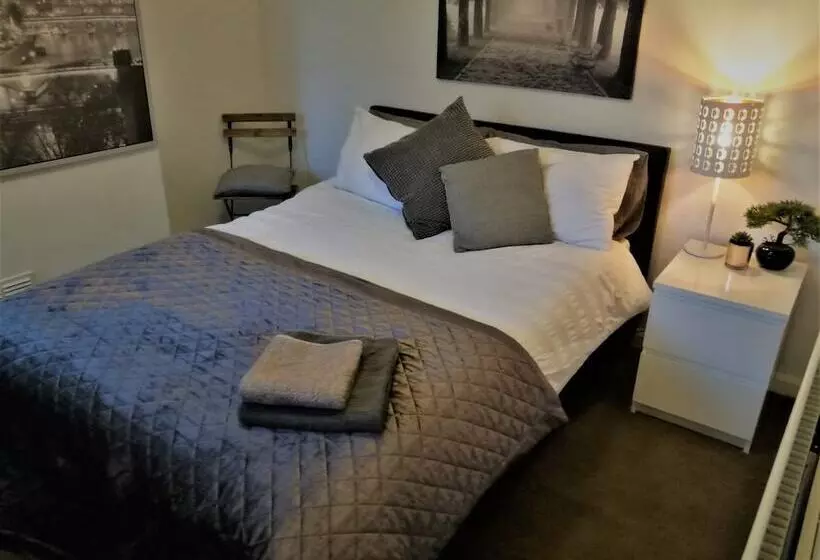 Freemantle Solent Lodge