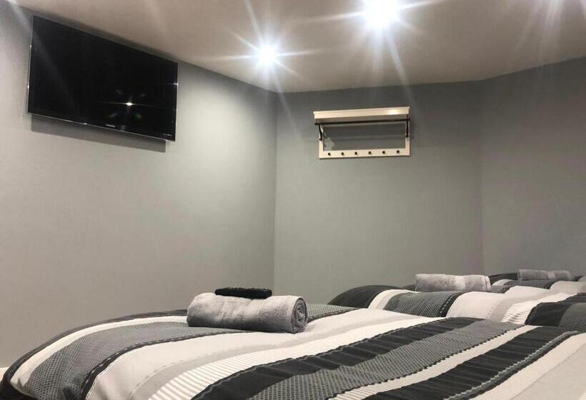 هتل Brownlows Inn