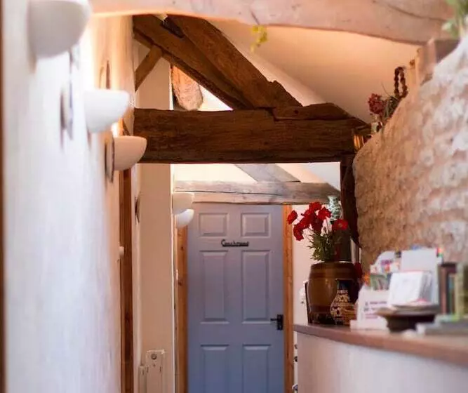 پانسیون The George And Dragon Inn