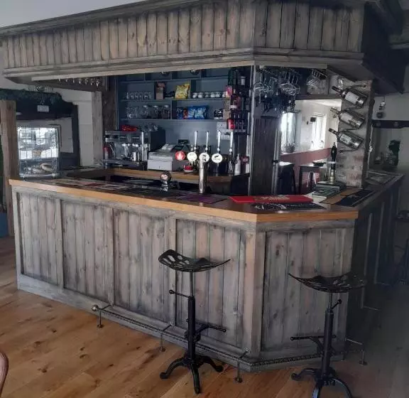 پانسیون The George And Dragon Inn