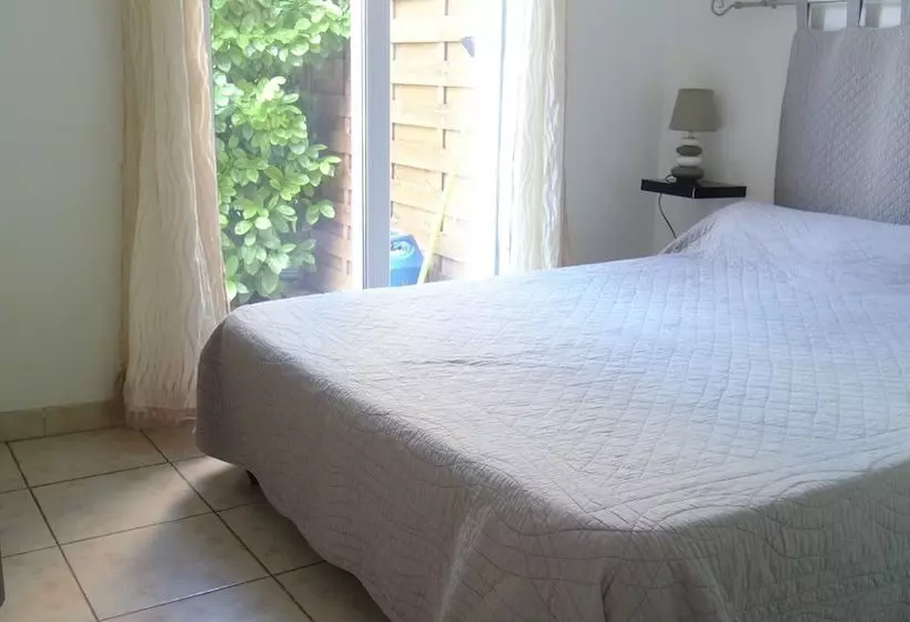 تختخواب و صبحانه Le Cabanon De Régine  Chambre D Hôtes