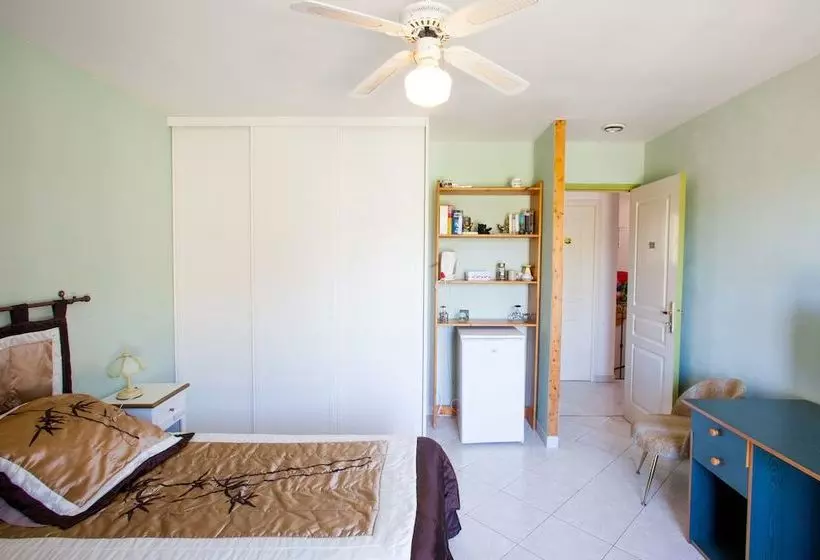 تختخواب و صبحانه Le Cabanon De Régine  Chambre D Hôtes