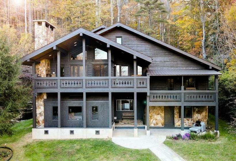 مبيت وإفطار Outland Chalet & Suites Great Smoky Mountains