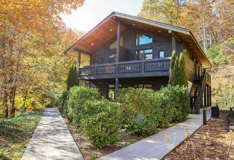 مبيت وإفطار Outland Chalet & Suites Great Smoky Mountains