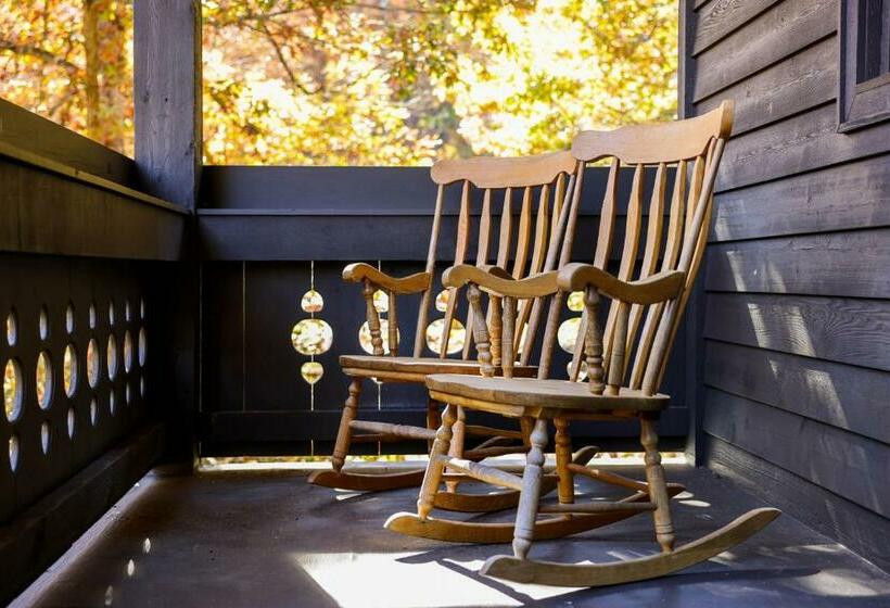 مبيت وإفطار Outland Chalet & Suites Great Smoky Mountains