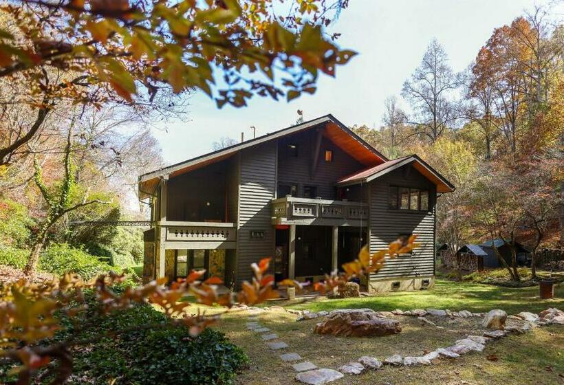 مبيت وإفطار Outland Chalet & Suites Great Smoky Mountains