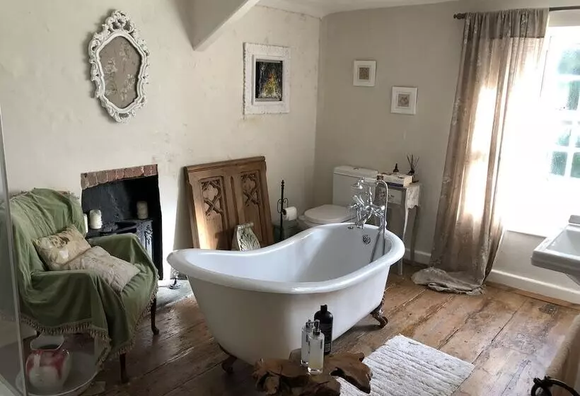 تختخواب و صبحانه Trenethick