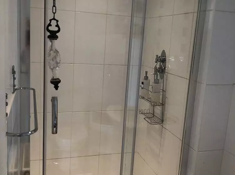 تختخواب و صبحانه Trenethick