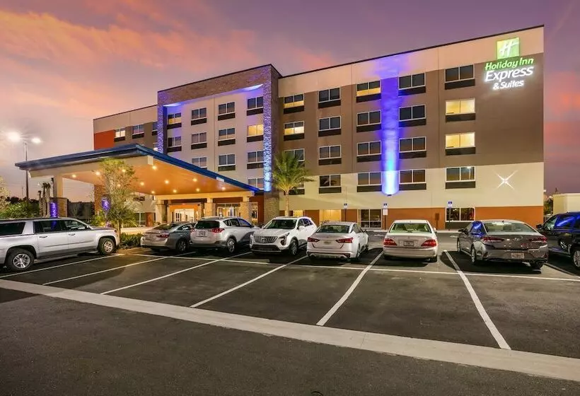 Hotelli Holiday Inn Express & Suites Jacksonville   Town Center, An Ihg