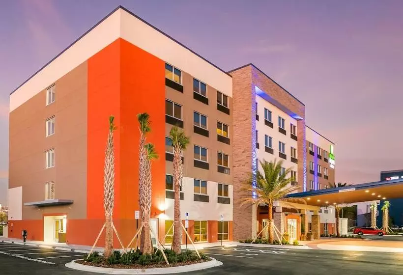 Hotelli Holiday Inn Express & Suites Jacksonville   Town Center, An Ihg