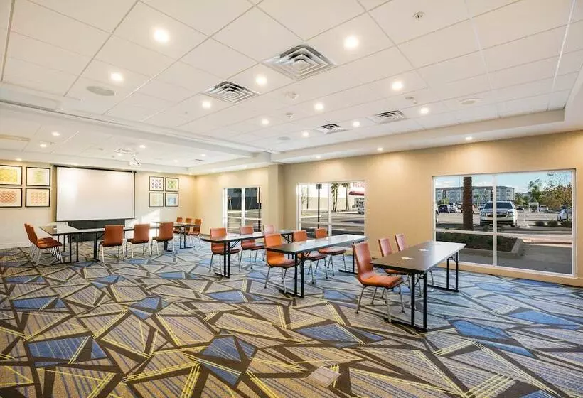 Hotelli Holiday Inn Express & Suites Jacksonville   Town Center, An Ihg