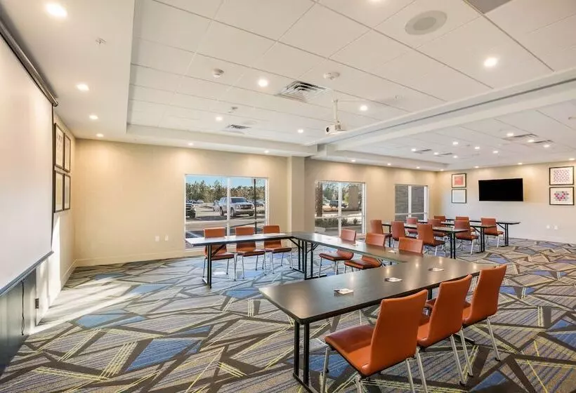 Hotelli Holiday Inn Express & Suites Jacksonville   Town Center, An Ihg